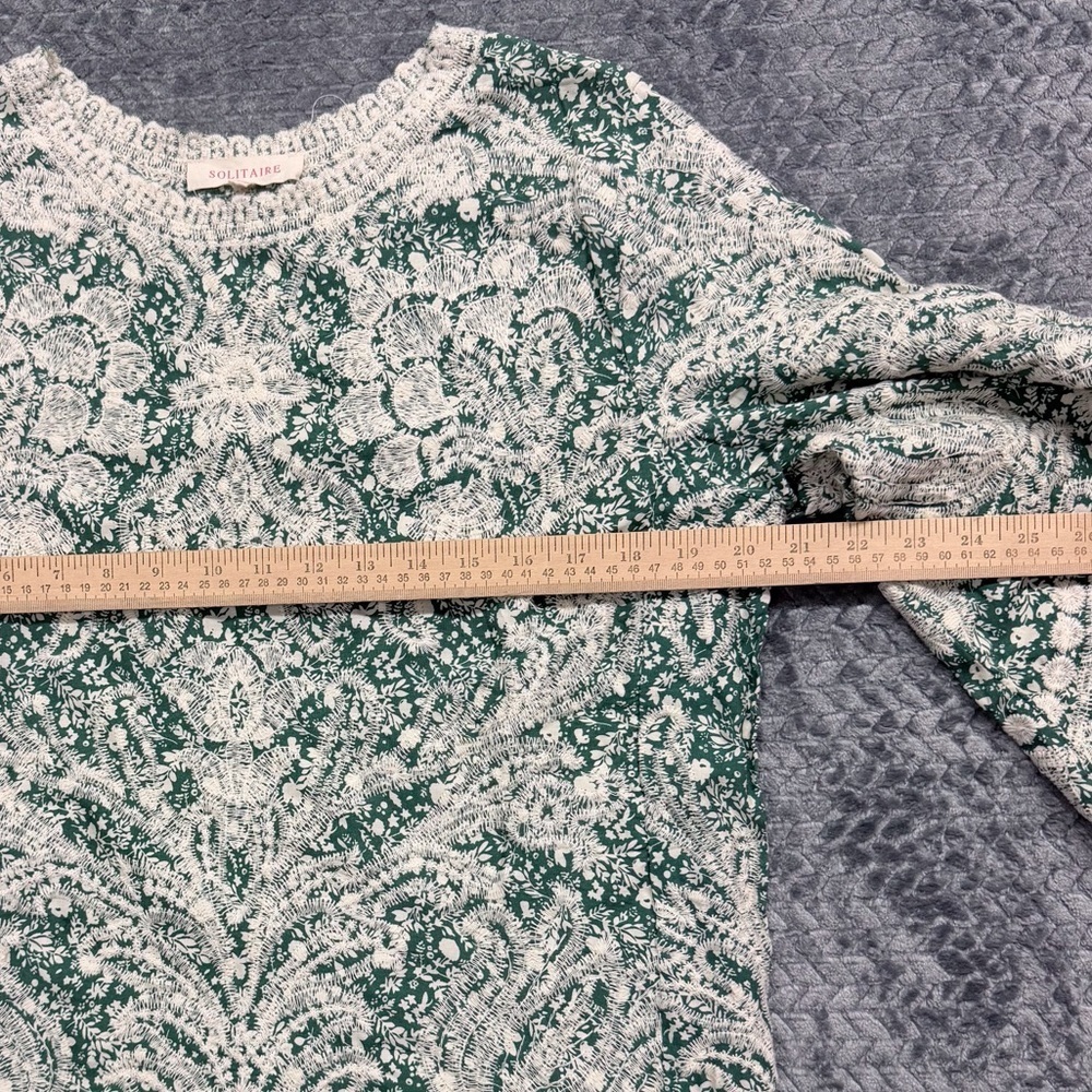Solitaire Women's Green and White Lace Bell Sleeve Top Size Large - Picture 9 of 10